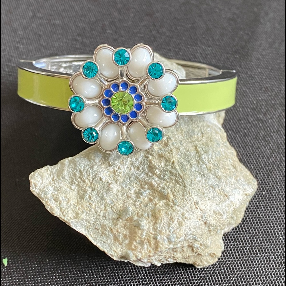 Bangle bracelet